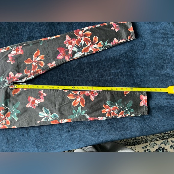 7 For All Mankind Black Floral Jeans with Colorful Flower Patterns Women’s 26 - Picture 12 of 13